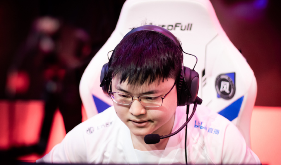 南宫电竞大舞台 Uzi新星关键助攻表现惊艳，RNG未来可期！