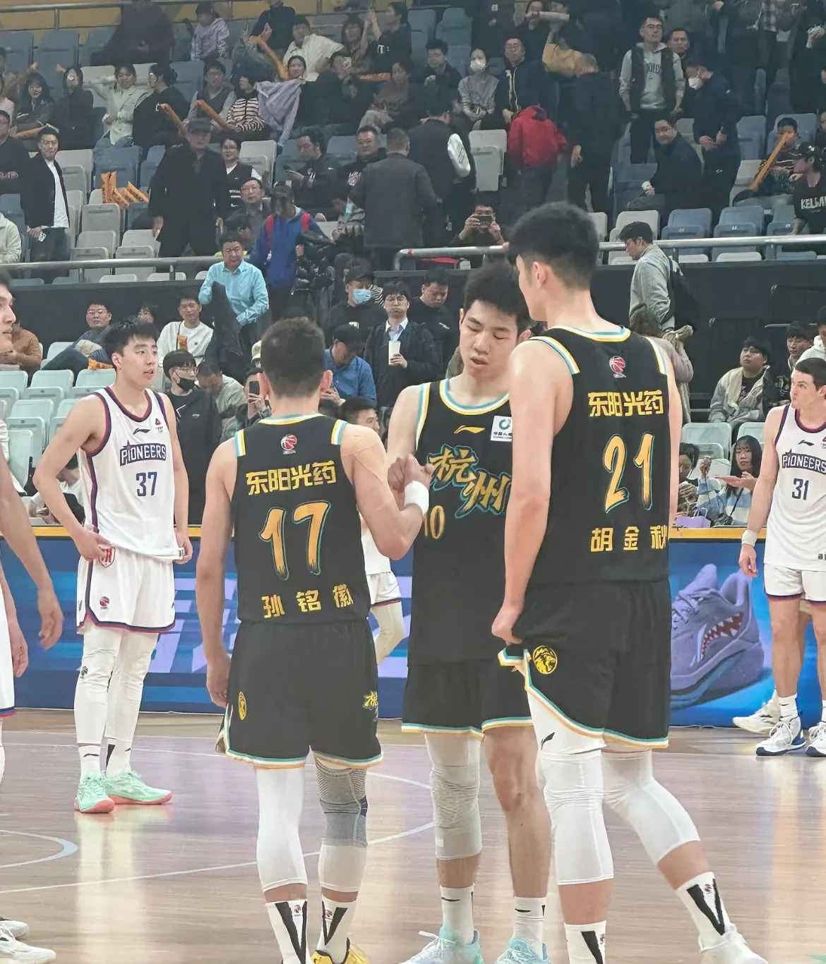 南宫电竞社区包含集结日突围战来临，广州队围绕CBA常规赛单刀错失，气氛紧张，医务组通报恢复的词条